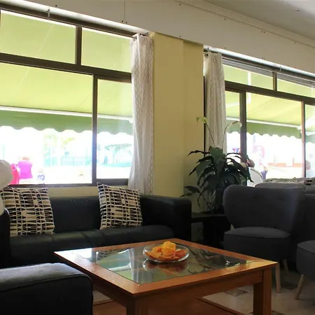 Cabello Hotel *
