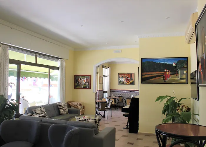 Cabello Отель Торремолинос