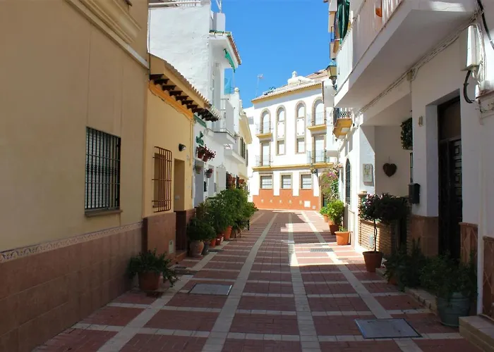 Отель Cabello *