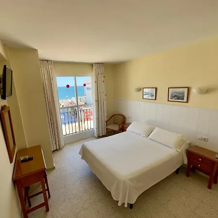 Cabello Hotel *